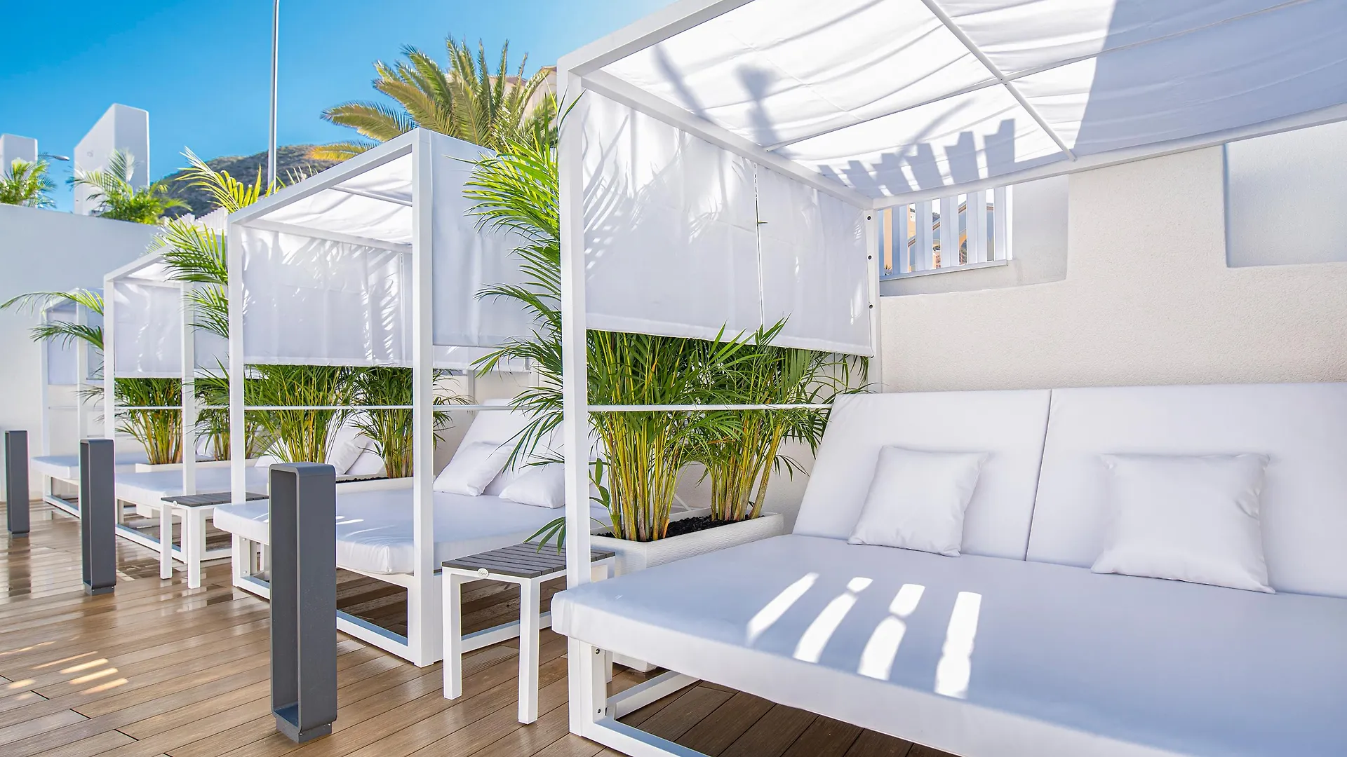 Ohasis Boutique Suites 阿罗纳 3*,
